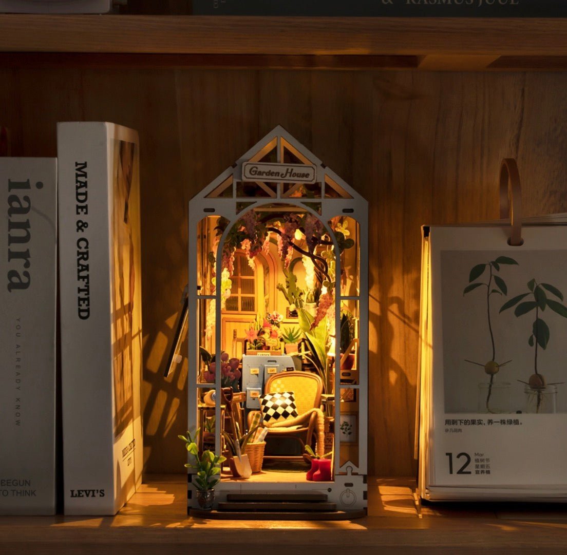 Pending - Rolife DIY Book Nook Kit - Holiday Garden House TGB06 - Rolife