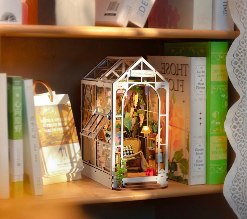 Pending - Rolife DIY Book Nook Kit - Holiday Garden House TGB06 - Rolife